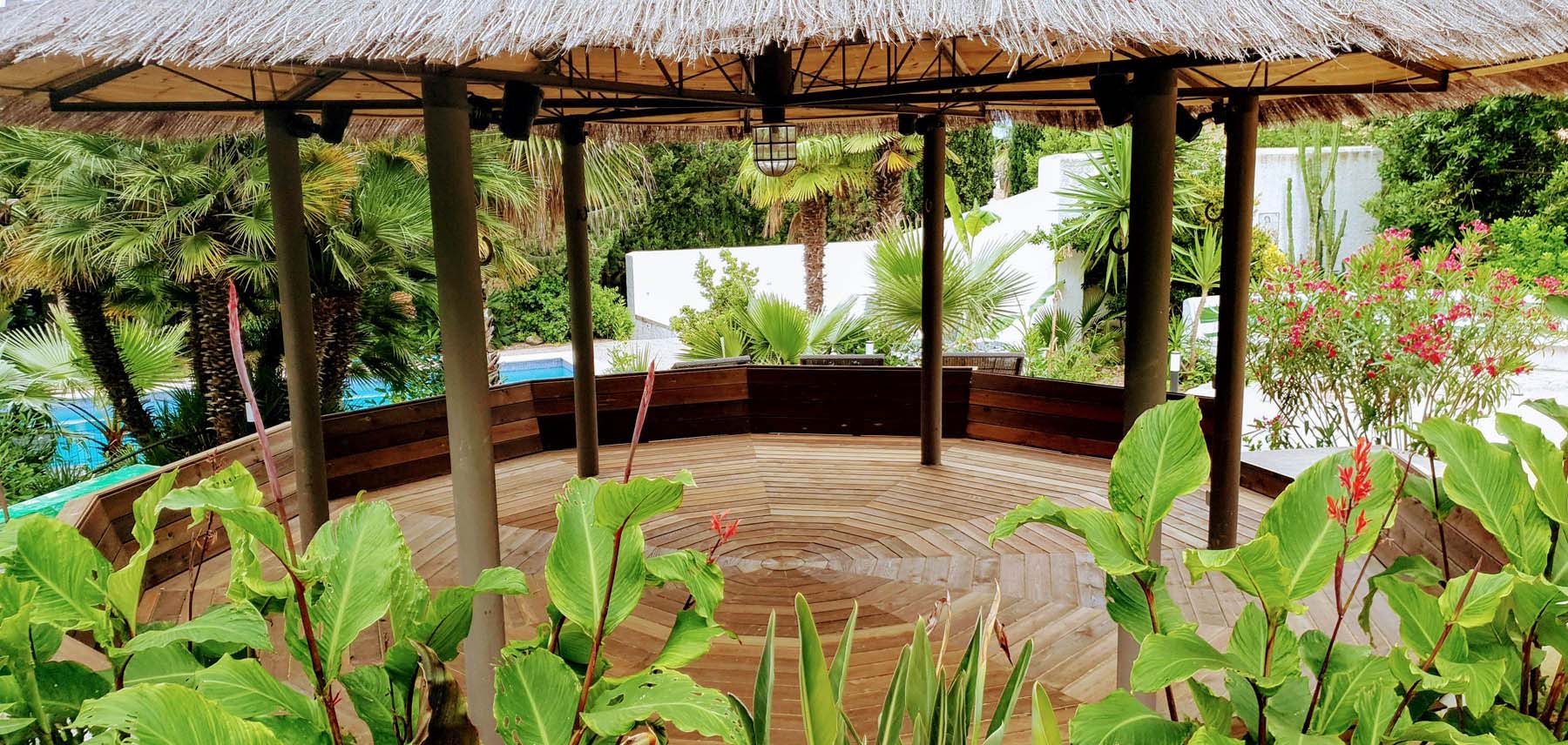 Tropical secluded garden at la Casa Dorada