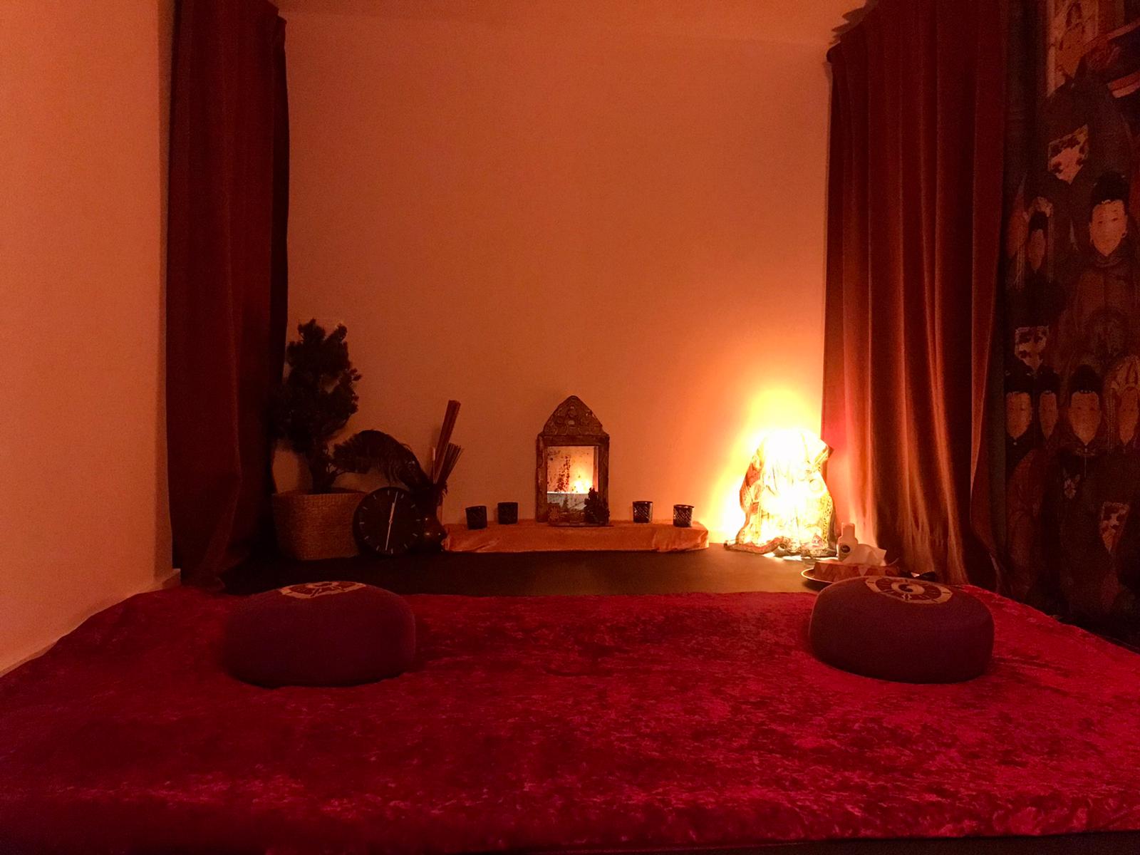 Massage room in La Casa Dorada
